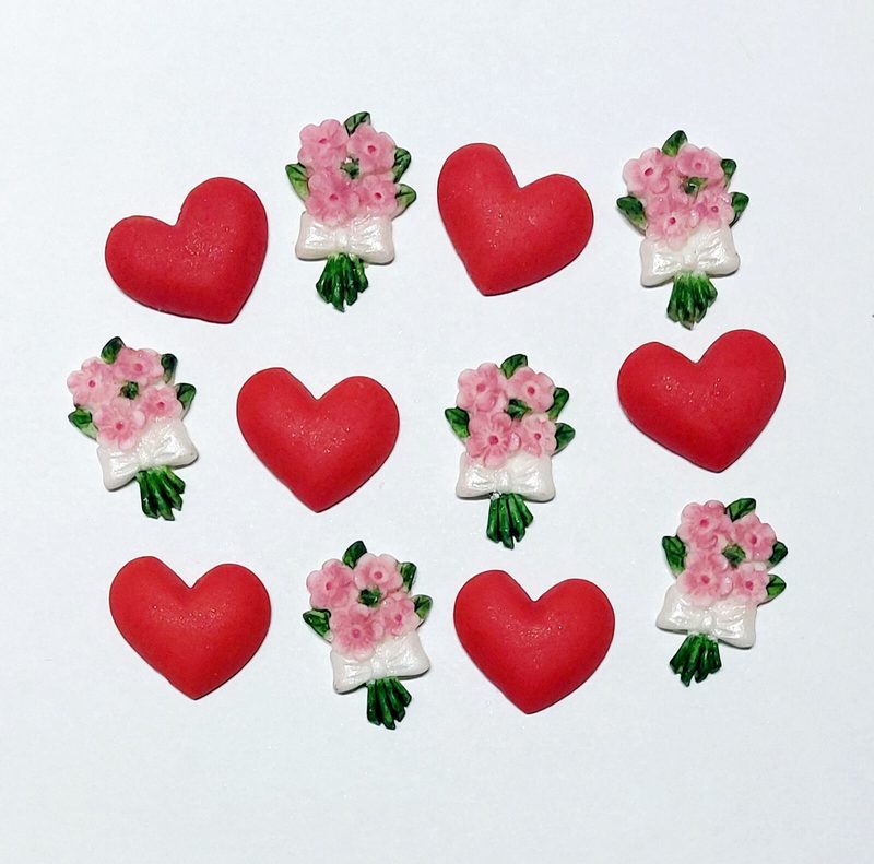 12x Edible Valentine's Hearts Cupcake Toppers Cake Decorations — photo 1
