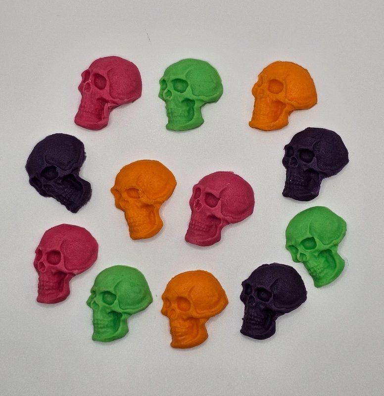 12x Halloween Sugar Skulls Edible Icing Cupcake Toppers Cake Decorations 🎃 — photo 1