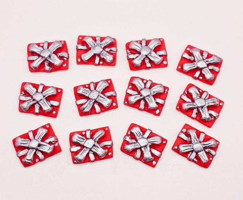 12x Christmas Red Parcels 25mm x 17mm Edible Cupcake Toppers 🎄 — photo 1