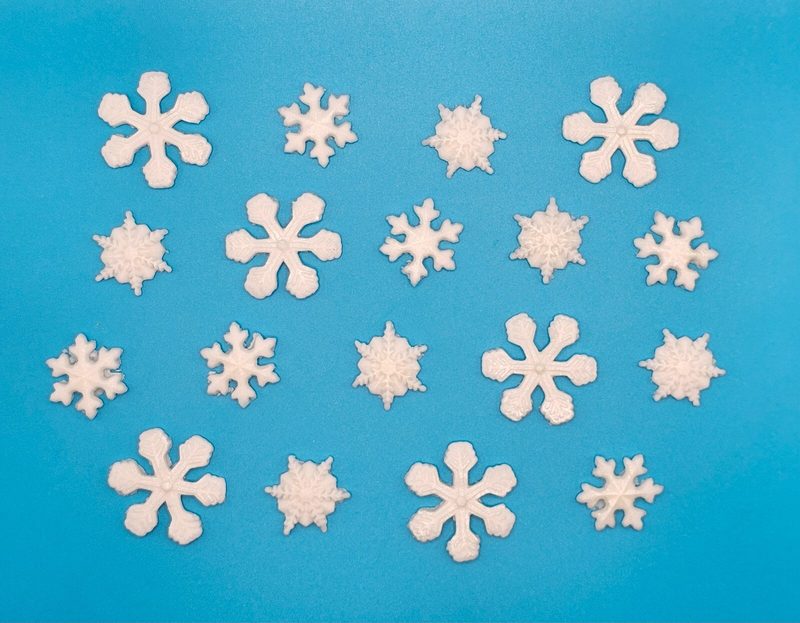 18x Edible White Christmas Snowflakes Fondant Cupcake Toppers 🎄 — photo 1